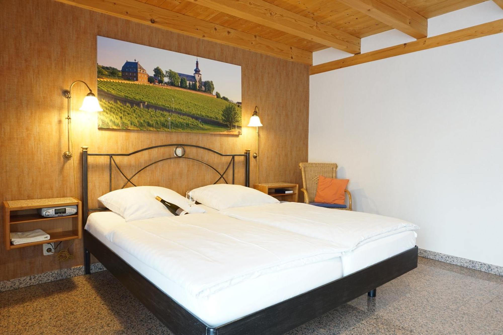 Weingut & Gaestehaus Julianenhof Nierstein Exteriér fotografie